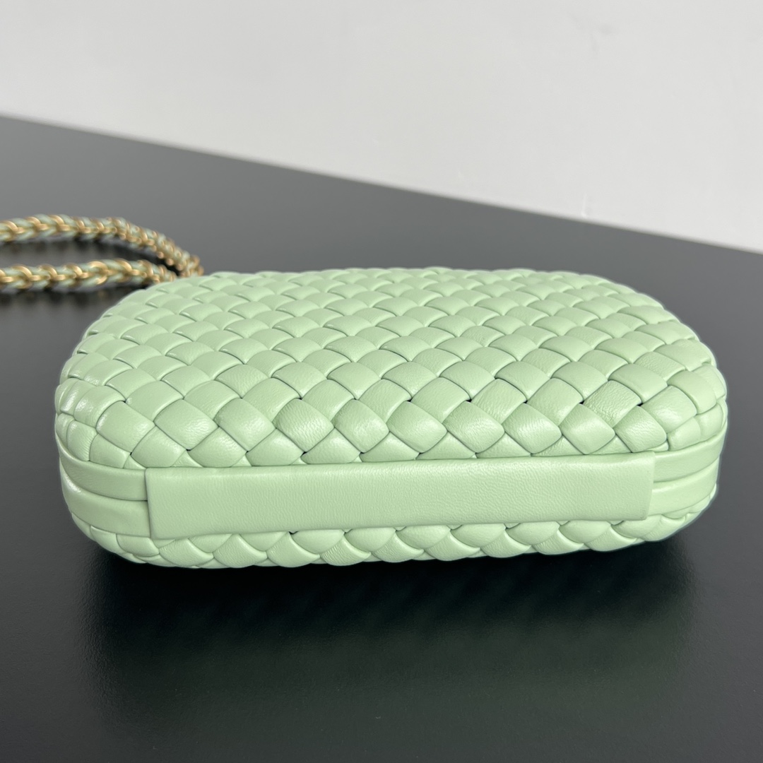 Knot Padded Intreccio Leather Clutch With Chain Green Oasis